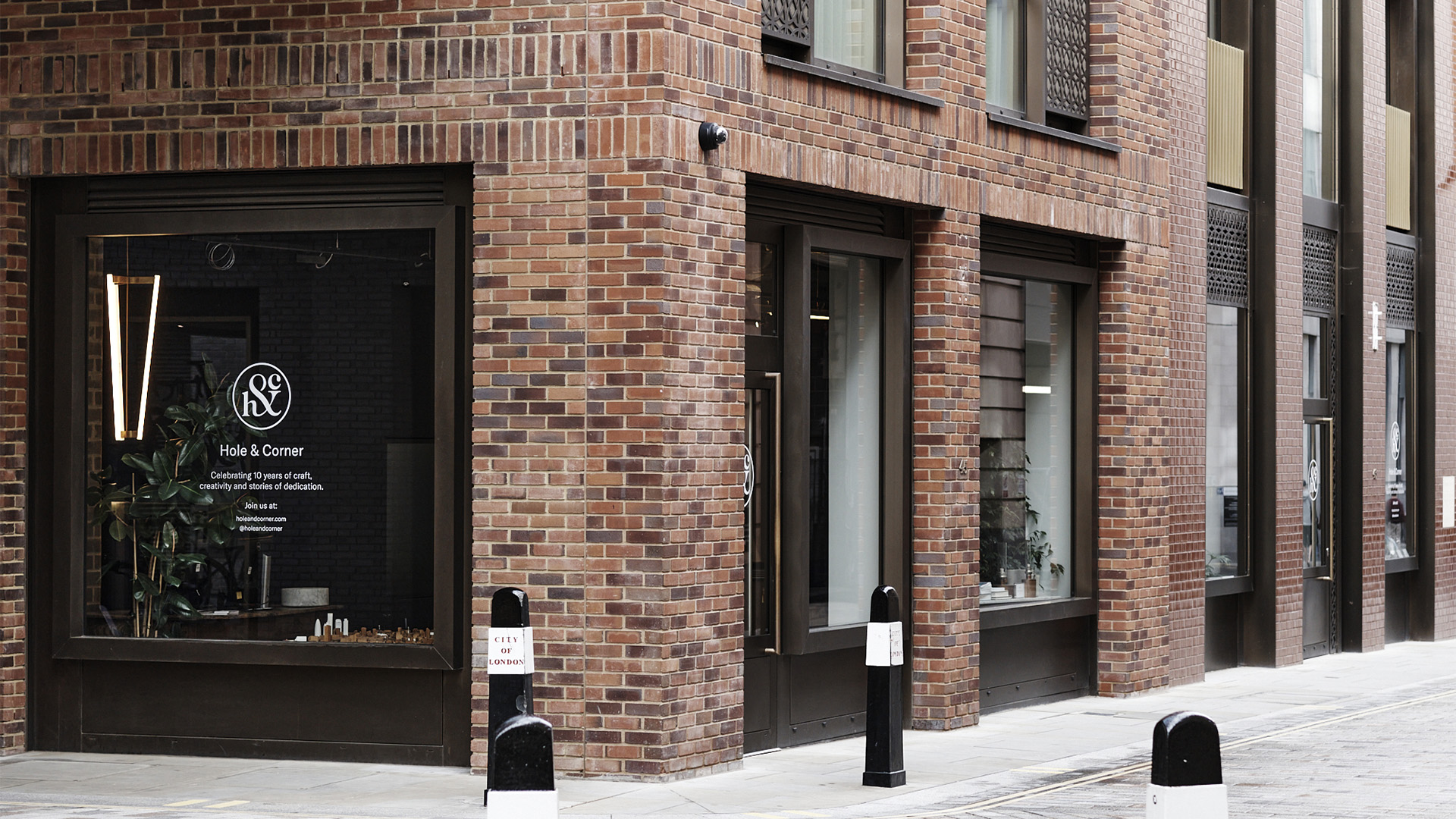 HOLE AND CORNER FARRINGDON 4